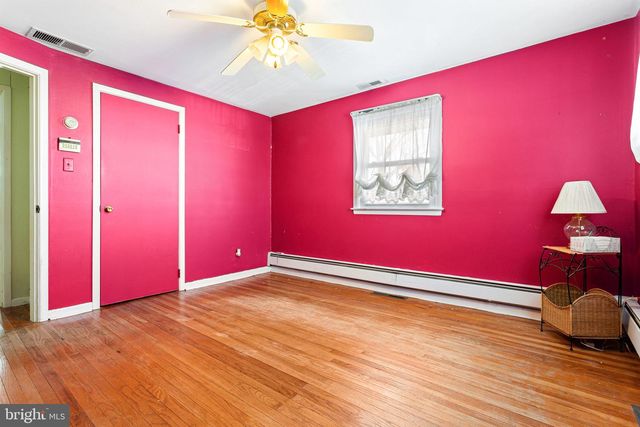 342 DEARBORNE AVE, Blackwood, NJ 08012