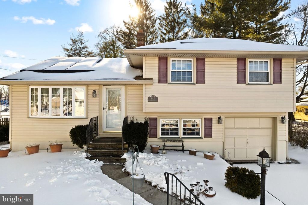 342 DEARBORNE AVE, Blackwood, NJ 08012