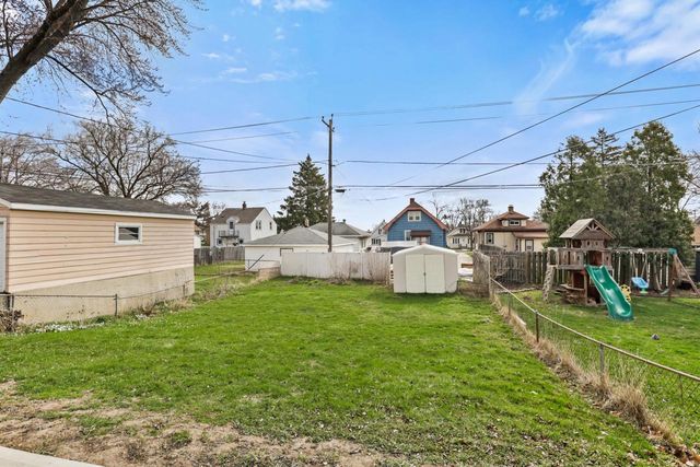 2108 S 93rd STREET, West Allis, WI 53227