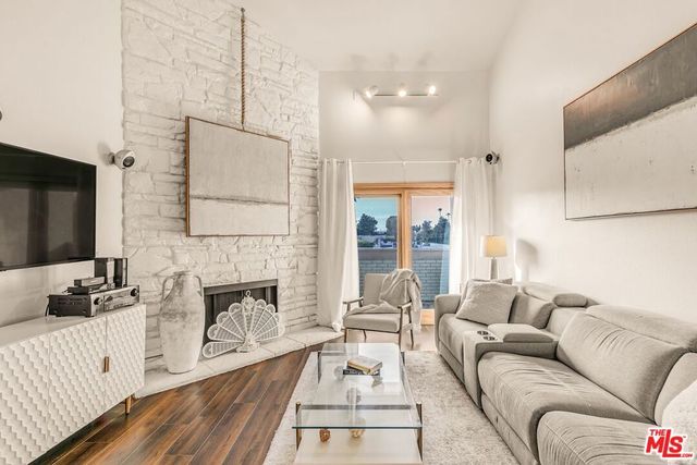 14050 Magnolia Boulevard 312, Sherman Oaks, CA 91423