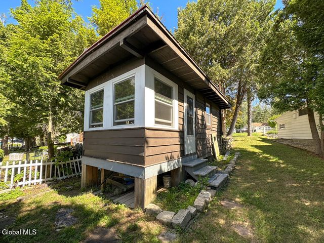 26 Brayton Road, Queensbury, NY 12804