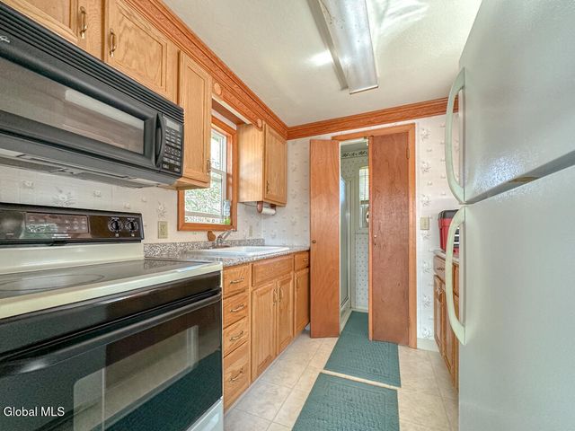 26 Brayton Road, Queensbury, NY 12804