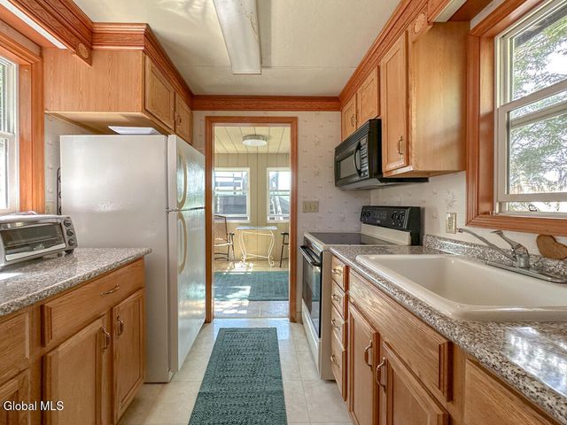 26 Brayton Road, Queensbury, NY 12804