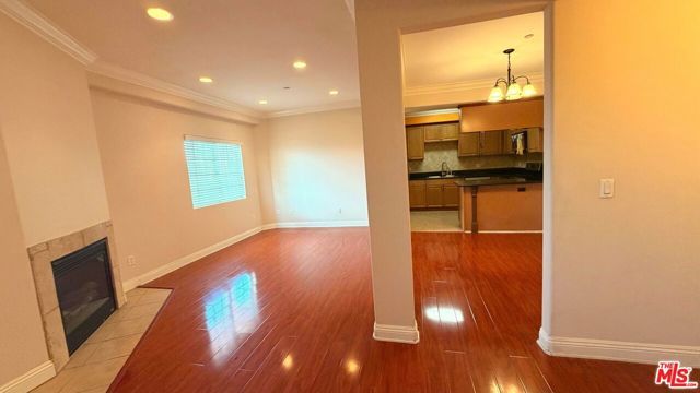 421 E Santa Anita Avenue 303, Burbank, CA 91501