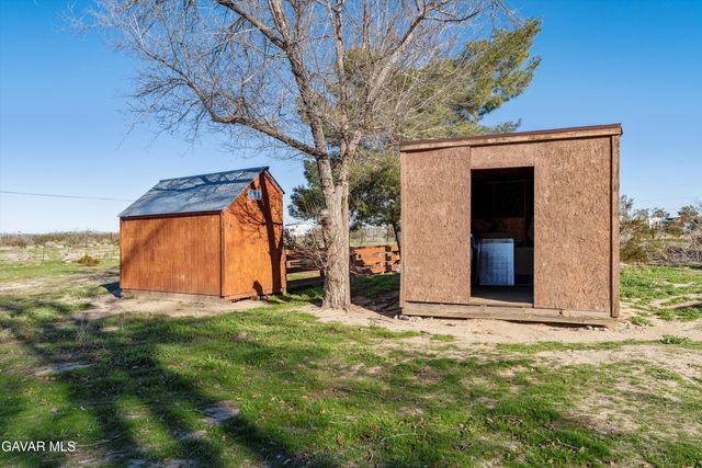 17216 E Ave T, Llano, CA 93544