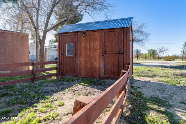 17216 E Ave T, Llano, CA 93544