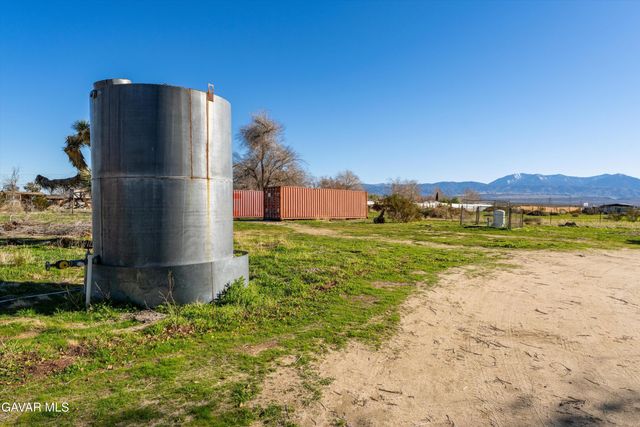 17216 E Ave T, Llano, CA 93544