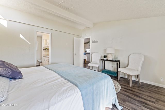 17216 E Ave T, Llano, CA 93544