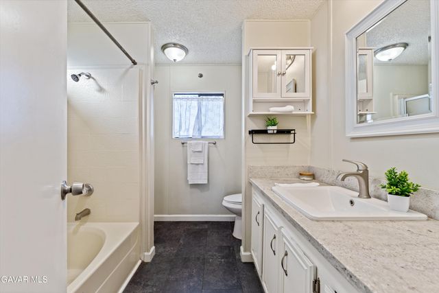 17216 E Ave T, Llano, CA 93544