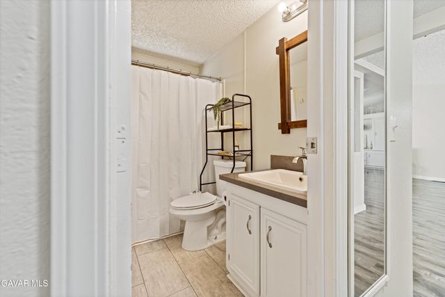 17216 E Ave T, Llano, CA 93544