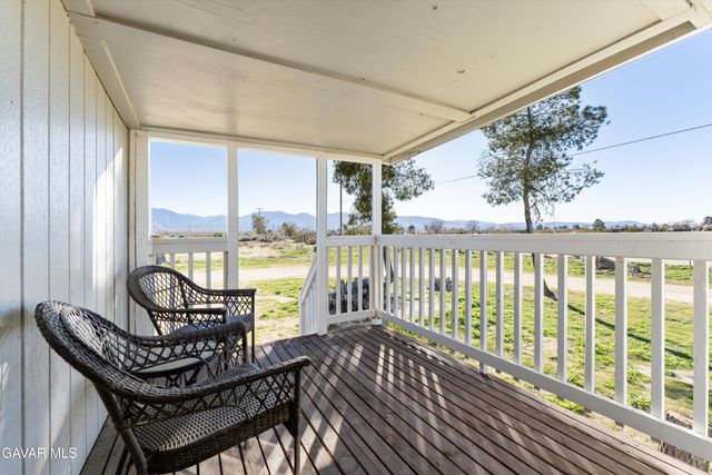 17216 E Ave T, Llano, CA 93544