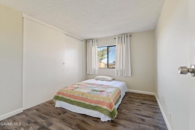 17216 E Ave T, Llano, CA 93544