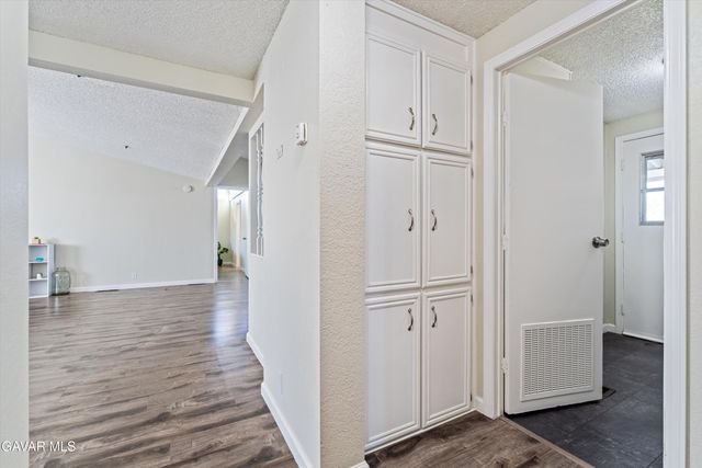 17216 E Ave T, Llano, CA 93544