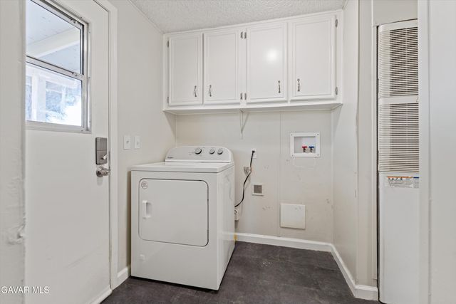 17216 E Ave T, Llano, CA 93544