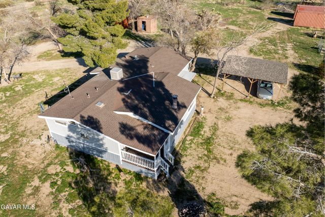 17216 E Ave T, Llano, CA 93544