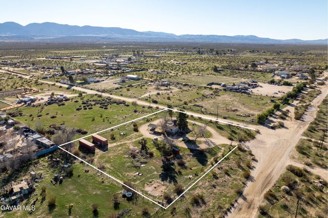 17216 E Ave T, Llano, CA 93544