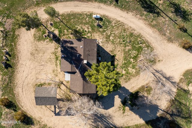 17216 E Ave T, Llano, CA 93544