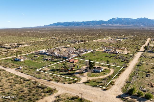 17216 E Ave T, Llano, CA 93544