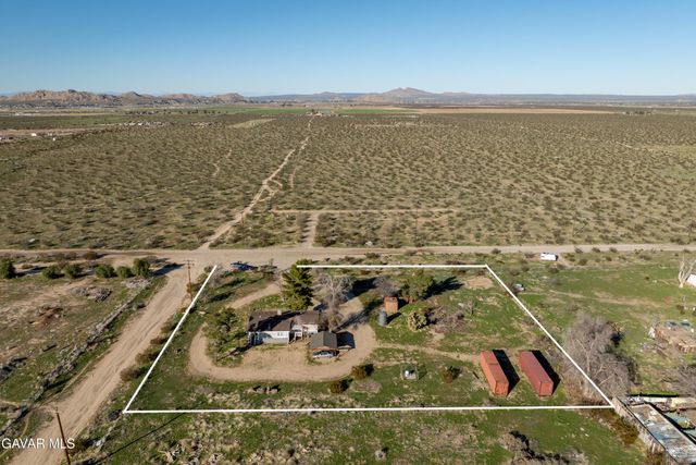 17216 E Ave T, Llano, CA 93544