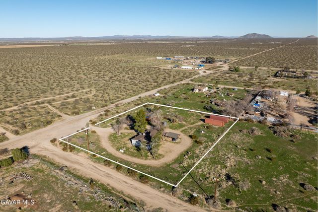 17216 E Ave T, Llano, CA 93544