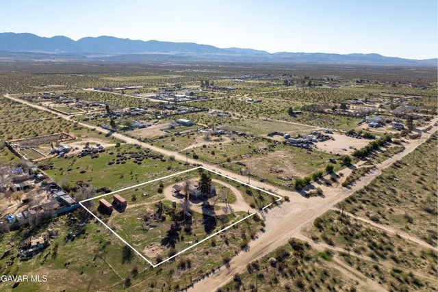 17216 E Ave T, Llano, CA 93544