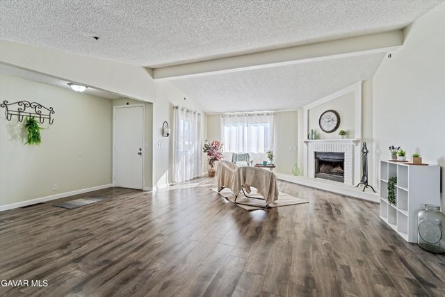 17216 E Ave T, Llano, CA 93544