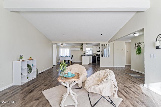 17216 E Ave T, Llano, CA 93544