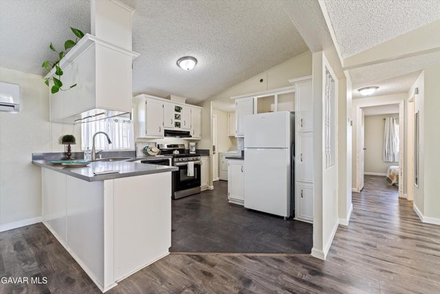 17216 E Ave T, Llano, CA 93544