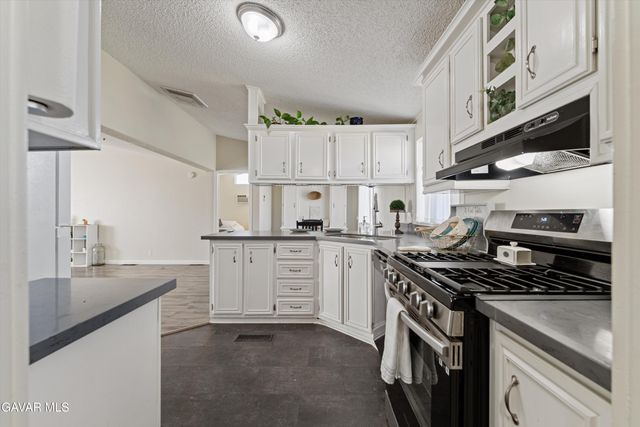 17216 E Ave T, Llano, CA 93544