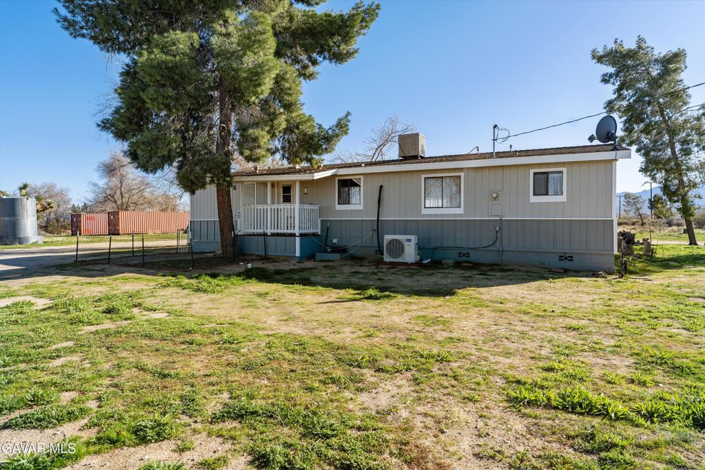 17216 E Ave T, Llano, CA 93544