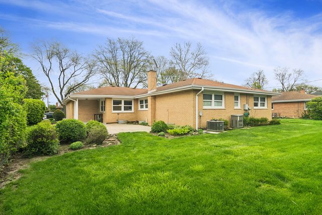 902 S See Gwun Avenue, Mount Prospect, IL 60056
