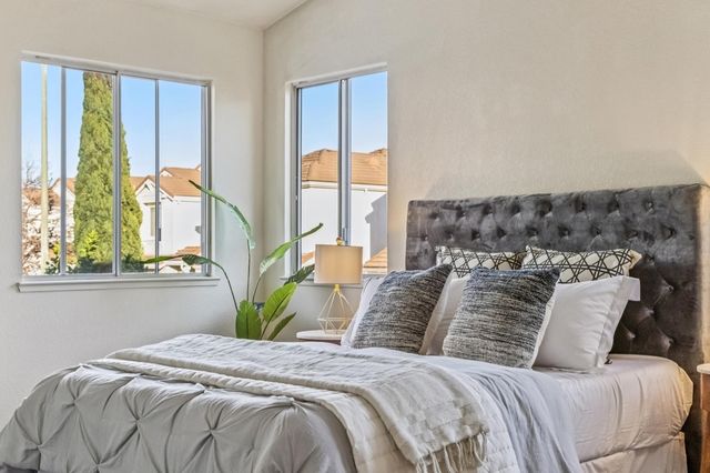 1152 1152 Old Alameda Pt, Alameda, CA 94502