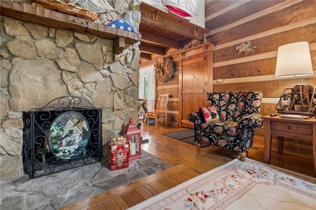 24 McCullough Hill Rd, Amwell, PA 15311