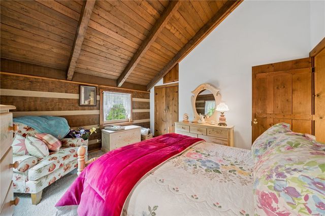 24 McCullough Hill Rd, Amwell, PA 15311