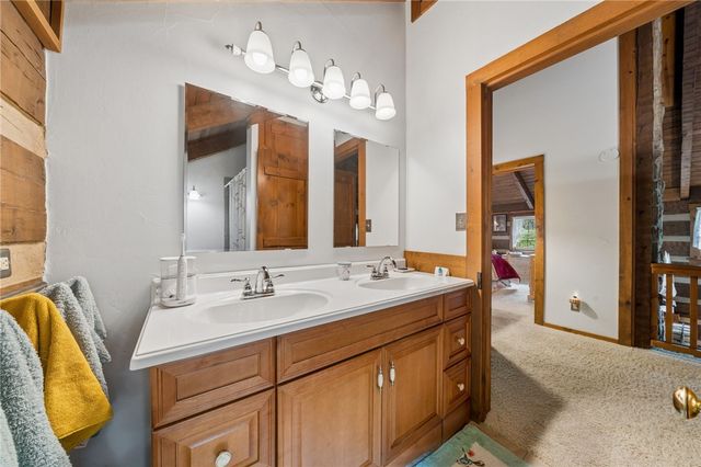 24 McCullough Hill Rd, Amwell, PA 15311