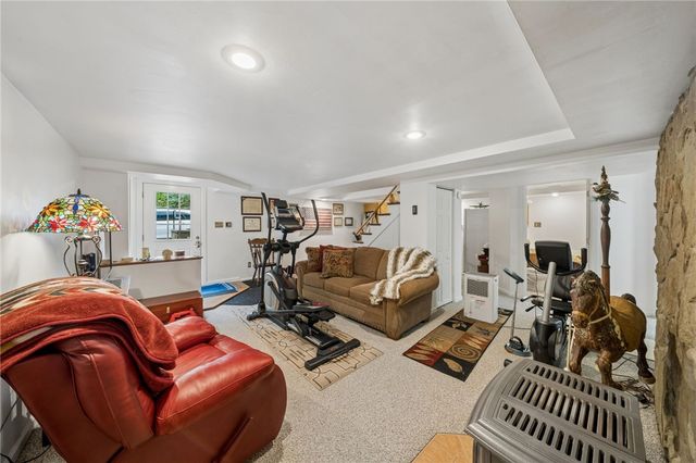 24 McCullough Hill Rd, Amwell, PA 15311
