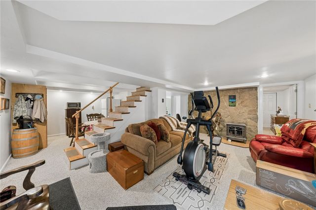 24 McCullough Hill Rd, Amwell, PA 15311