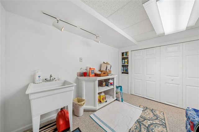 24 McCullough Hill Rd, Amwell, PA 15311