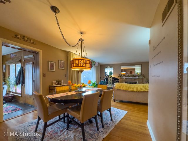 8922 PARKSIDE Avenue, Morton Grove, IL 60053