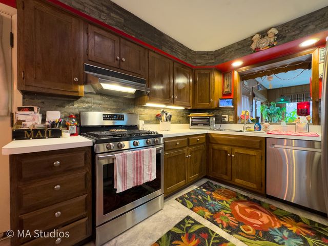 8922 PARKSIDE Avenue, Morton Grove, IL 60053