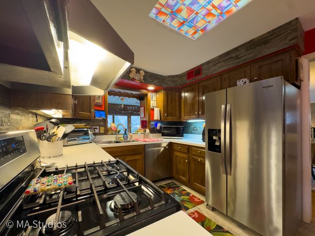 8922 PARKSIDE Avenue, Morton Grove, IL 60053