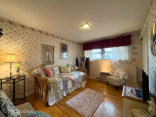 8922 PARKSIDE Avenue, Morton Grove, IL 60053