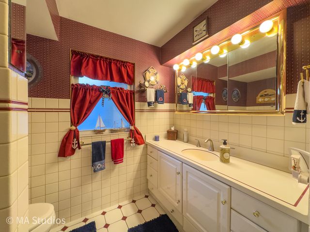 8922 PARKSIDE Avenue, Morton Grove, IL 60053