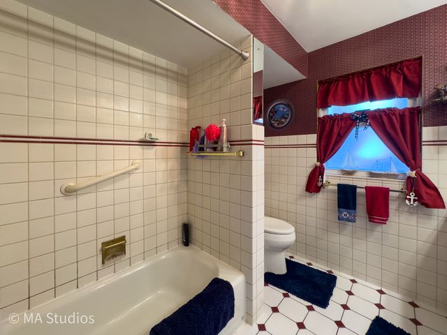 8922 PARKSIDE Avenue, Morton Grove, IL 60053