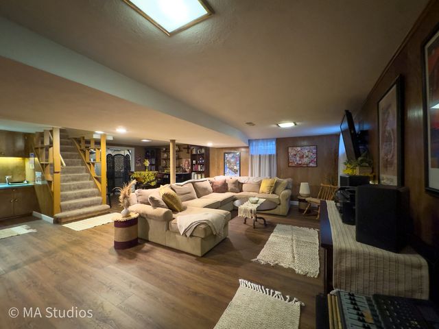 8922 PARKSIDE Avenue, Morton Grove, IL 60053