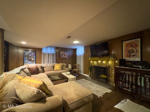 8922 PARKSIDE Avenue, Morton Grove, IL 60053