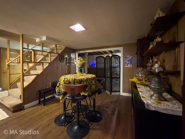 8922 PARKSIDE Avenue, Morton Grove, IL 60053