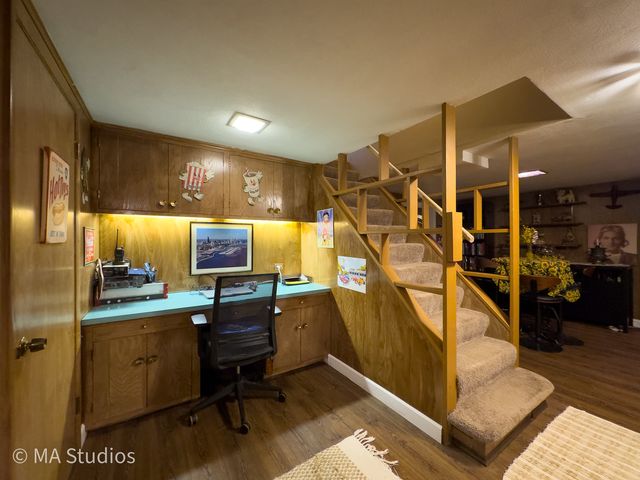 8922 PARKSIDE Avenue, Morton Grove, IL 60053