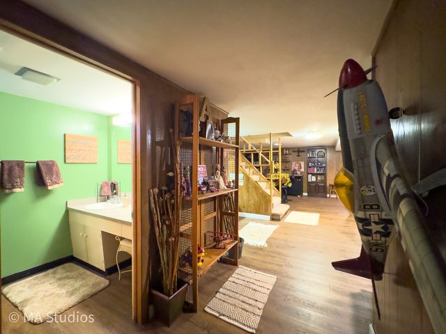 8922 PARKSIDE Avenue, Morton Grove, IL 60053