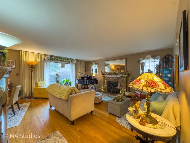 8922 PARKSIDE Avenue, Morton Grove, IL 60053